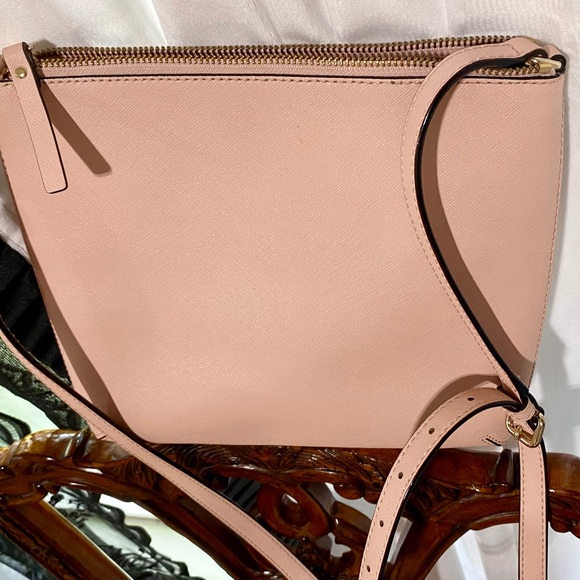 🔥🔥Kate Spade Neutral Soft Pink Leather Crossbody Purse With Pink Interior - Picture 3 of 8